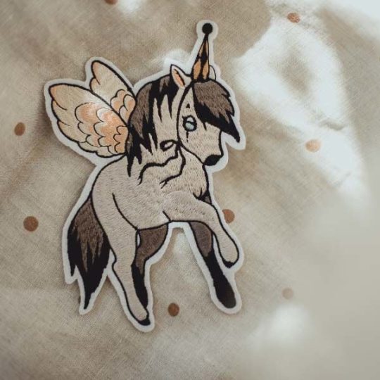 Mrs Mighetto Broderimerke, Flying Pony